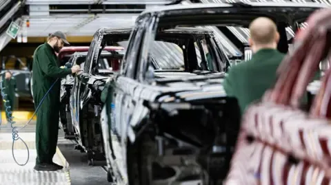 JLR Supply Chain Staff Reportedly Told to Register for Universal Credit, Union Claims